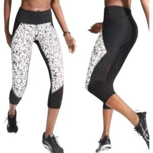 Athleta Printed Stealth TruCool Max Airflow Capris - Black/White/Gray - XL